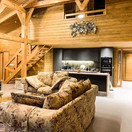 Mountain Hawk Park Villa