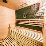 Mountain Hawk Park Луксозна вила *