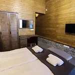 Mountain Hawk Park Луксозна вила