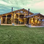 Mountain Hawk Park Луксозна вила