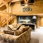 Mountain Hawk Park Villa