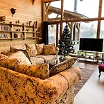 Mountain Hawk Park Villa