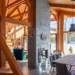Луксозна вила Mountain Hawk Park *