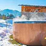 Луксозна вила Mountain Hawk Park