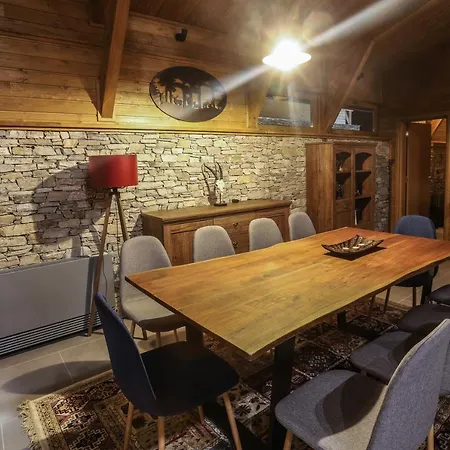 Vila Mountain Hawk Park *