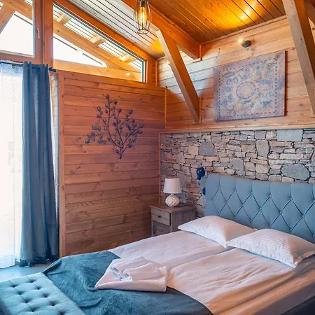 Villa Mountain Hawk Park