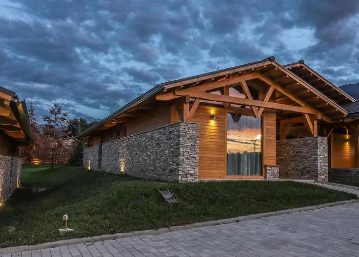 Willa Mountain Hawk Park *