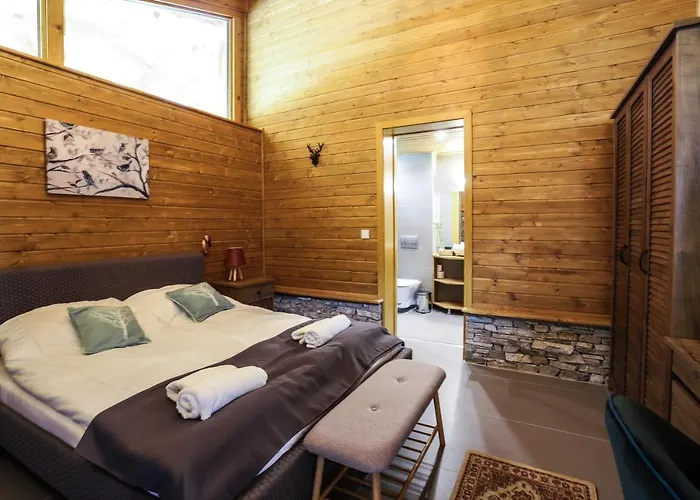 Mountain Hawk Park Willa