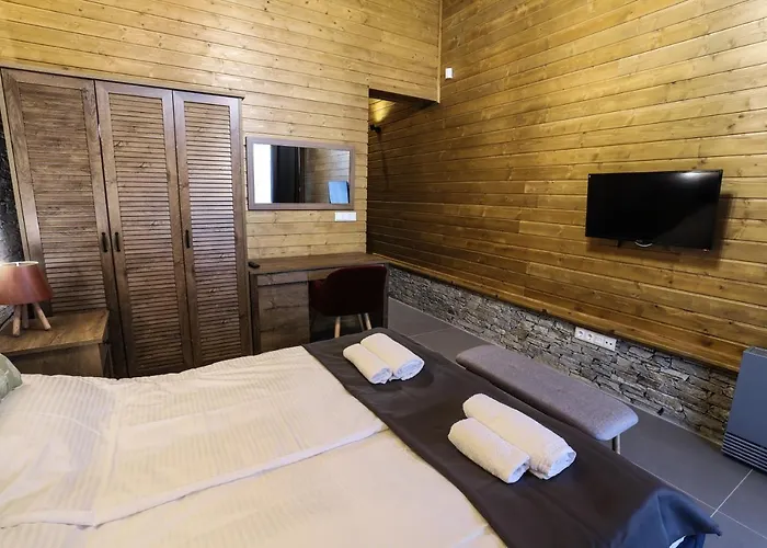 Mountain Hawk Park Villa