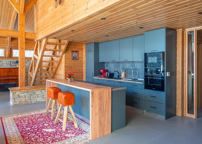 Willa Mountain Hawk Park *