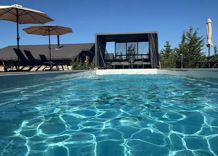 Villa Mountain Hawk Park